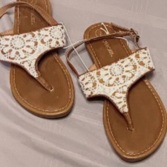 Girls Sandals By Target Size 2 Thong And T-Strap Embroidered, - NWT - Picture 14 of 15
